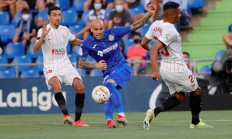 爱游戏网站-瓦伦西亚赢得重要比赛，保持领先优势