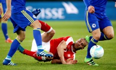 爱游戏视频-包含欧洲杯预选赛战况激烈，球队积极备战决战的词条