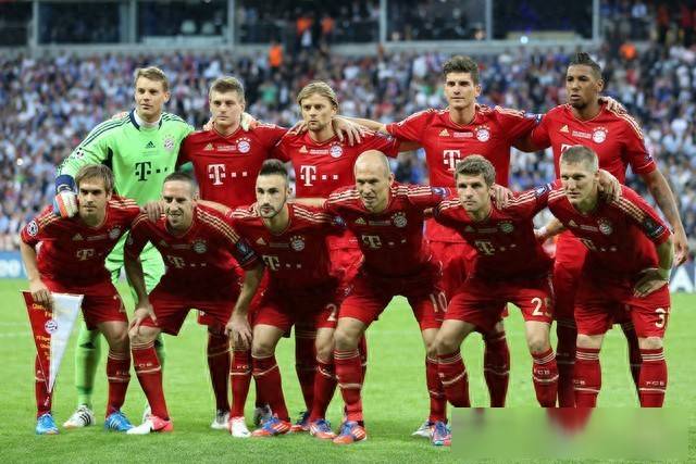 包含拜仁慕尼黑客场大胜，稳固领先优势的词条