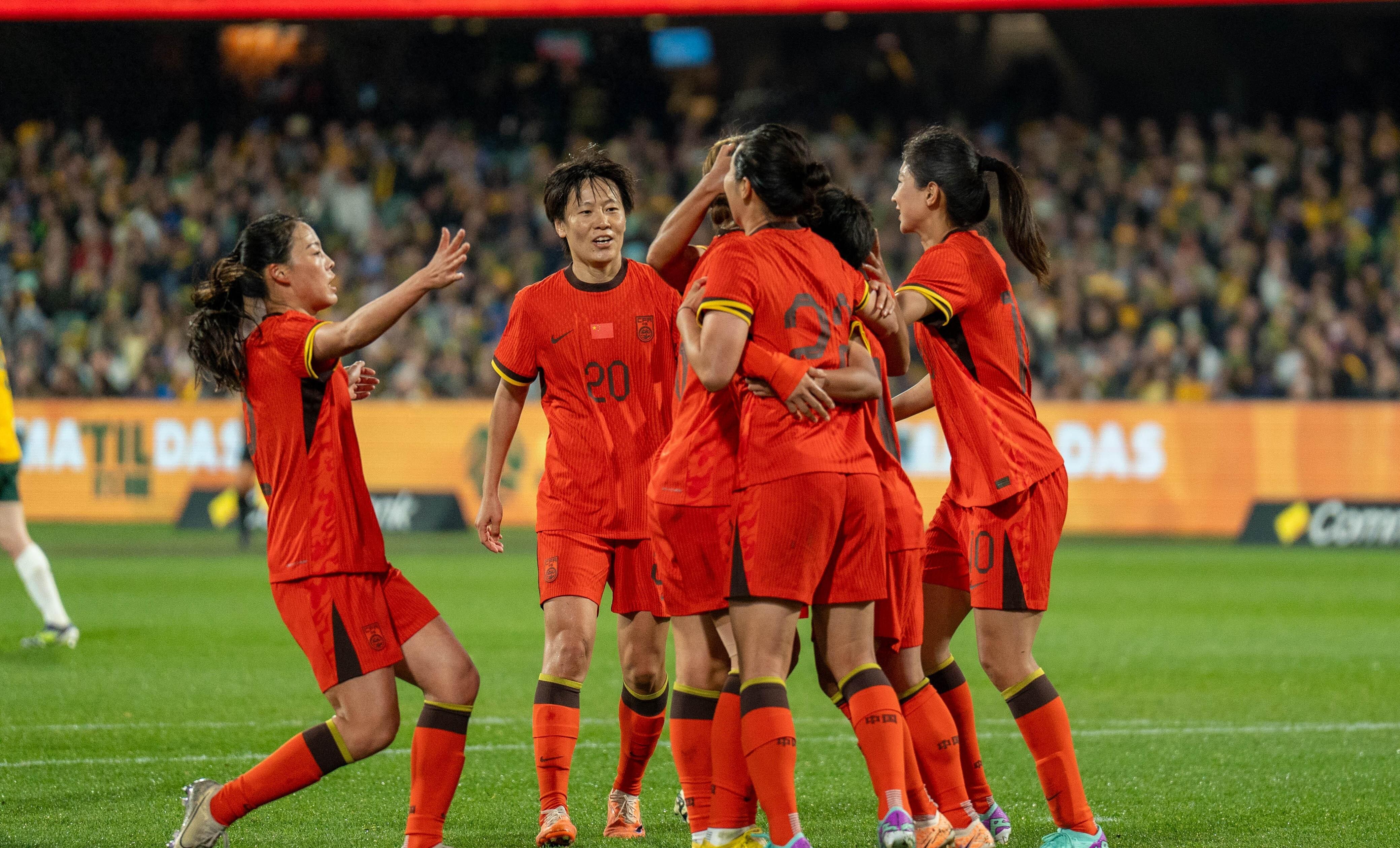 实况报道：女足全力以赴，斩获胜利的简单介绍