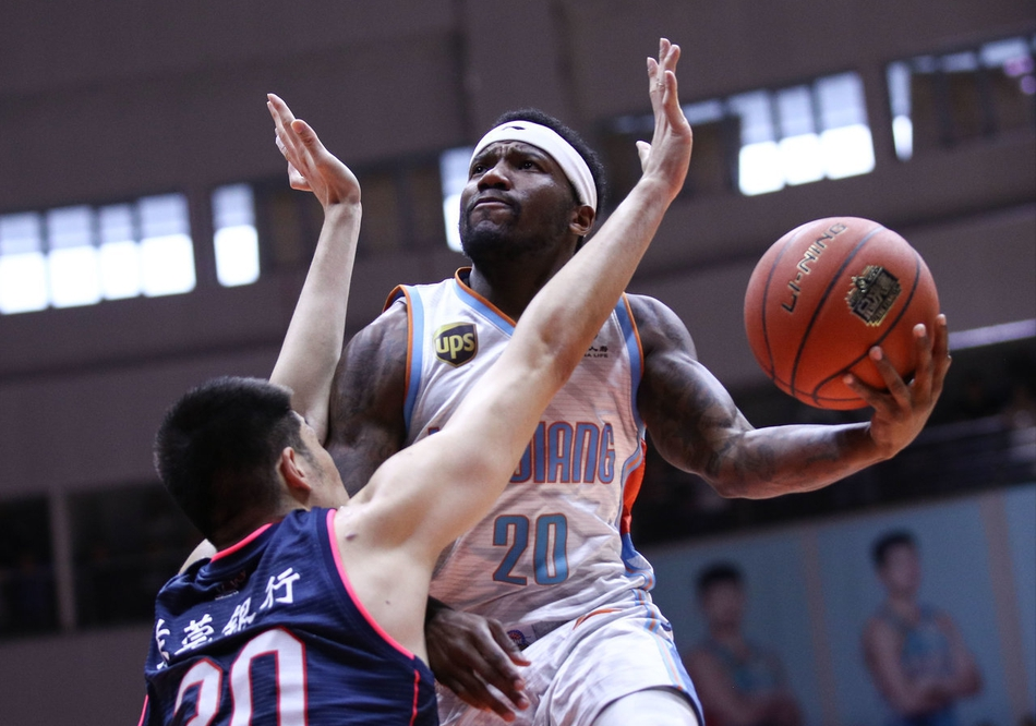 深圳队豪取8连胜锁定季后赛席位，劲头十足的简单介绍