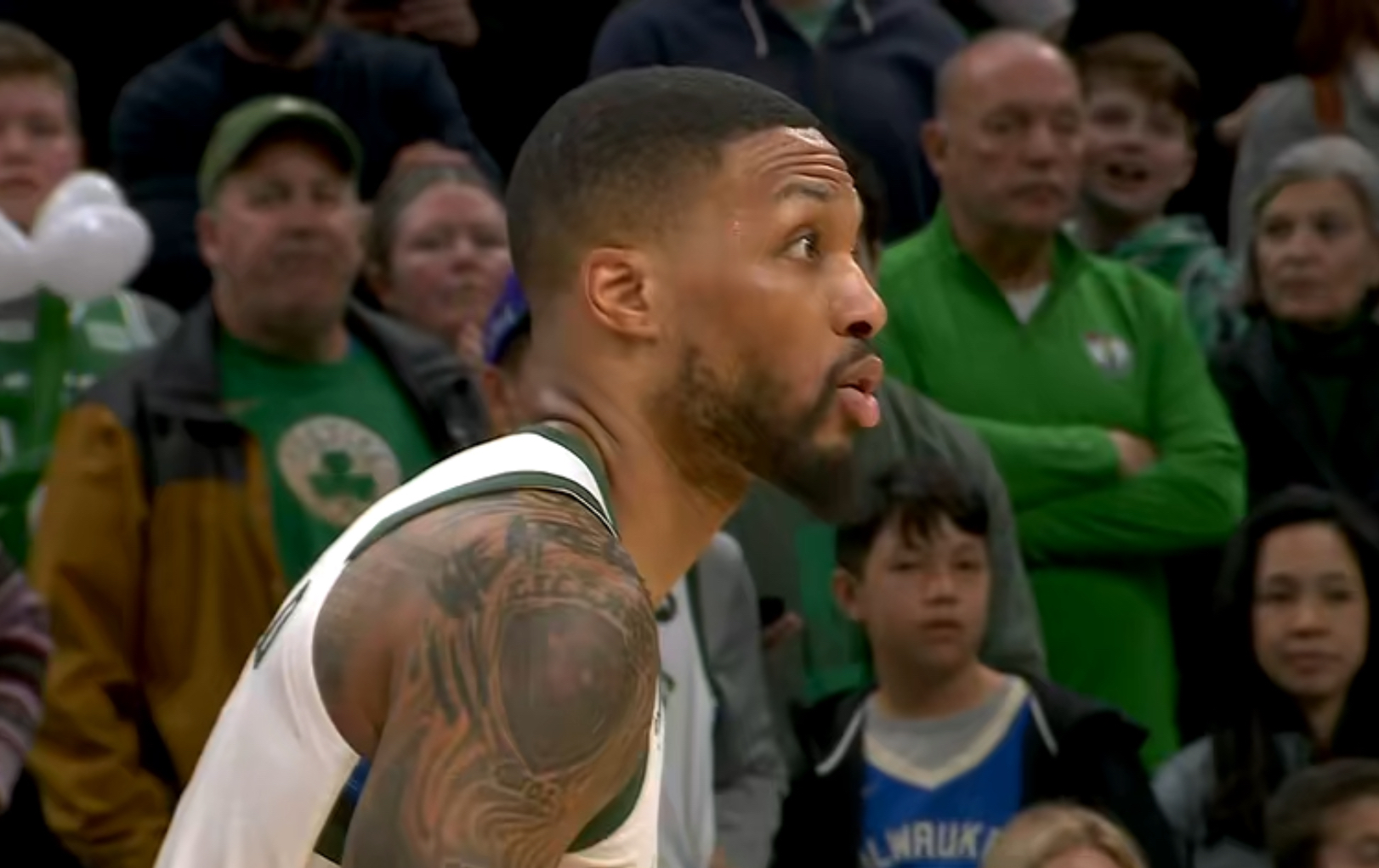 雄鹿大胜凯尔特人，领先东部