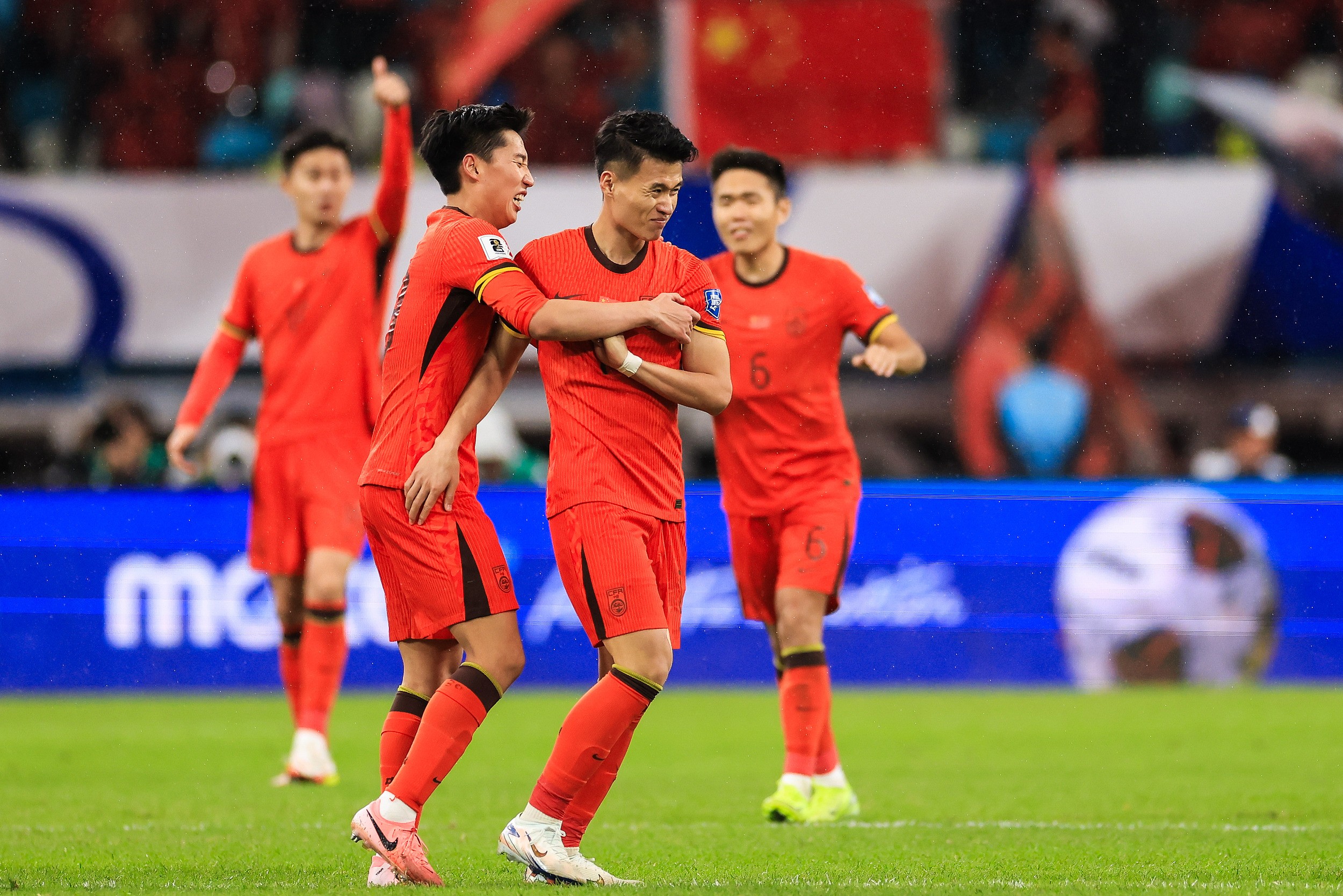 国内顶尖球队轻取对手取得耀眼胜利