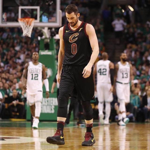 骑士中锋接受手术伤情不乐观