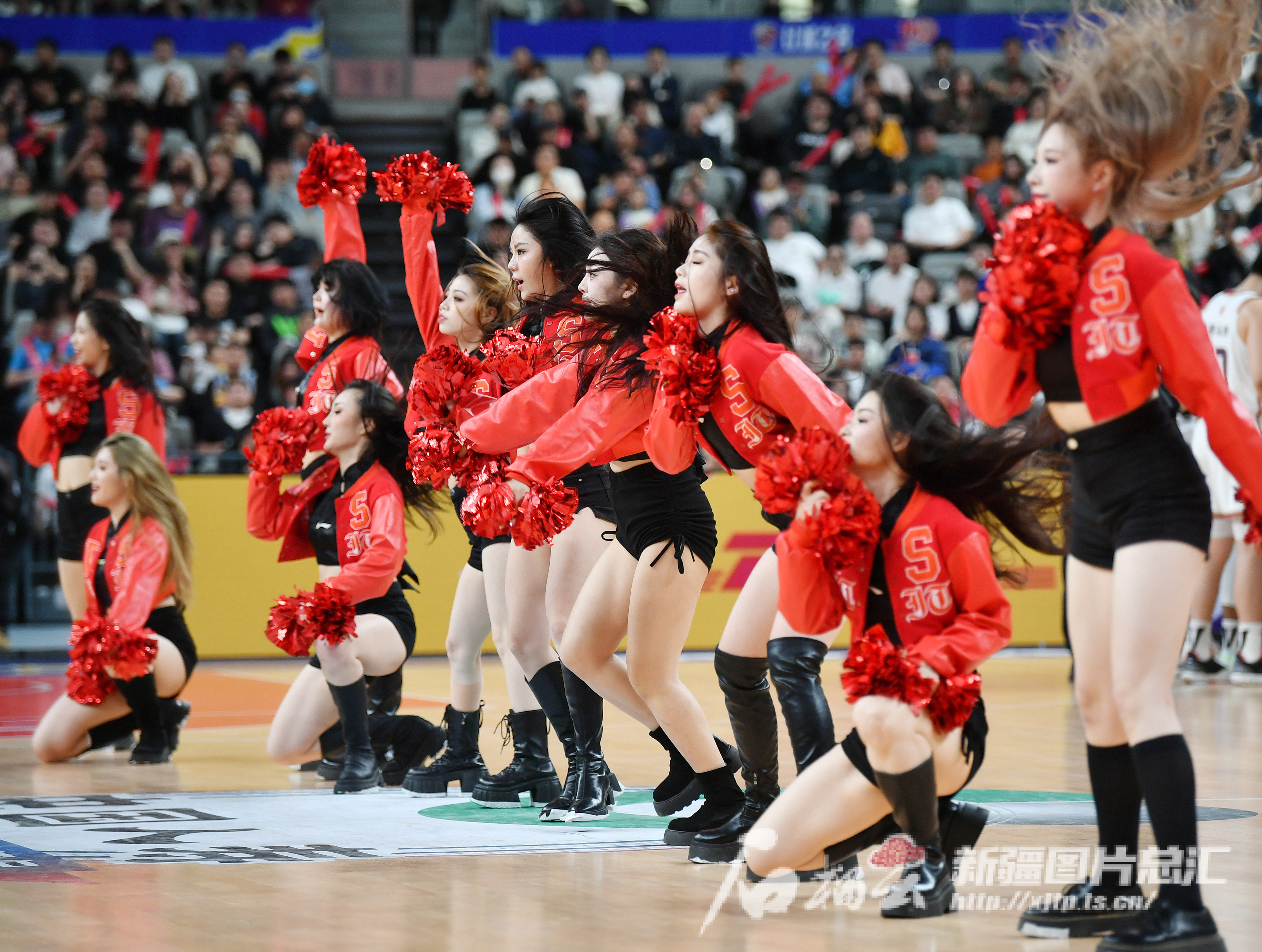 新疆男篮在最后关头逆转比分，夺得胜利