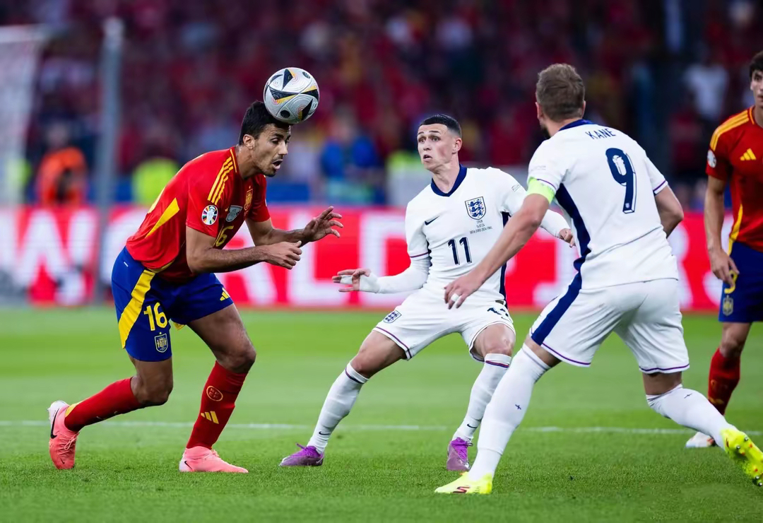 英格兰一役成绩苦败给西班牙踢出欧洲国家杯半决赛的简单介绍