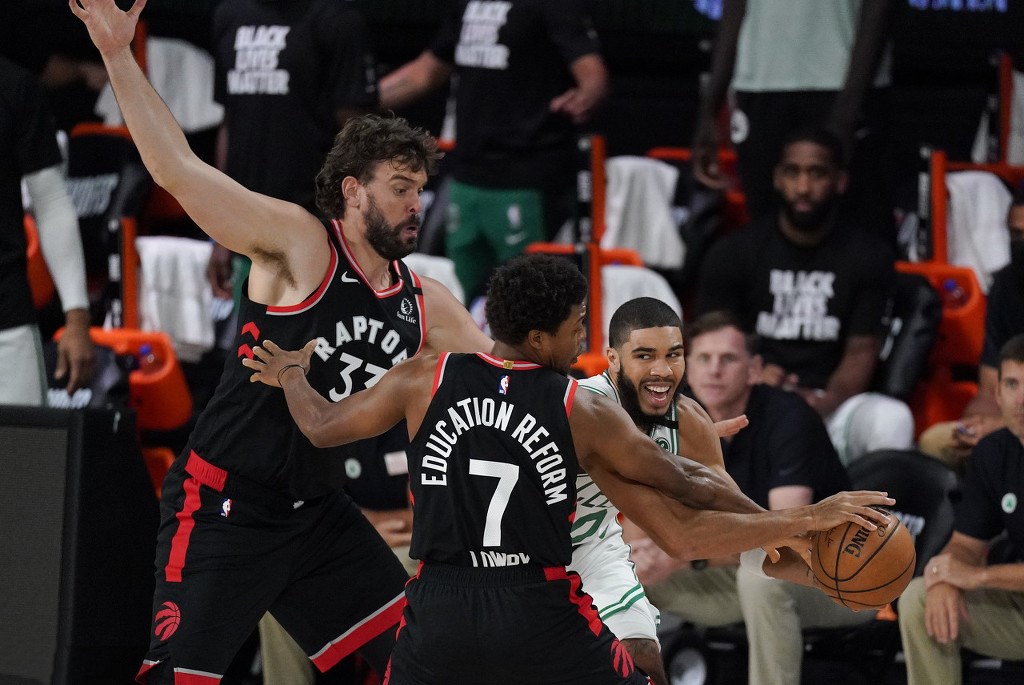 关于猛龙客场击败人，争夺东部第二位置的信息