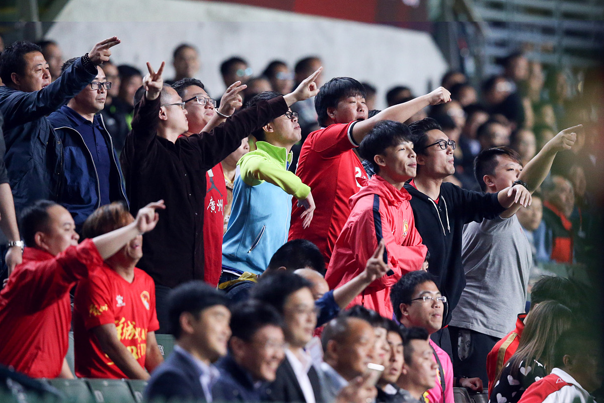 久违的胜利属于一支充满斗志的球队